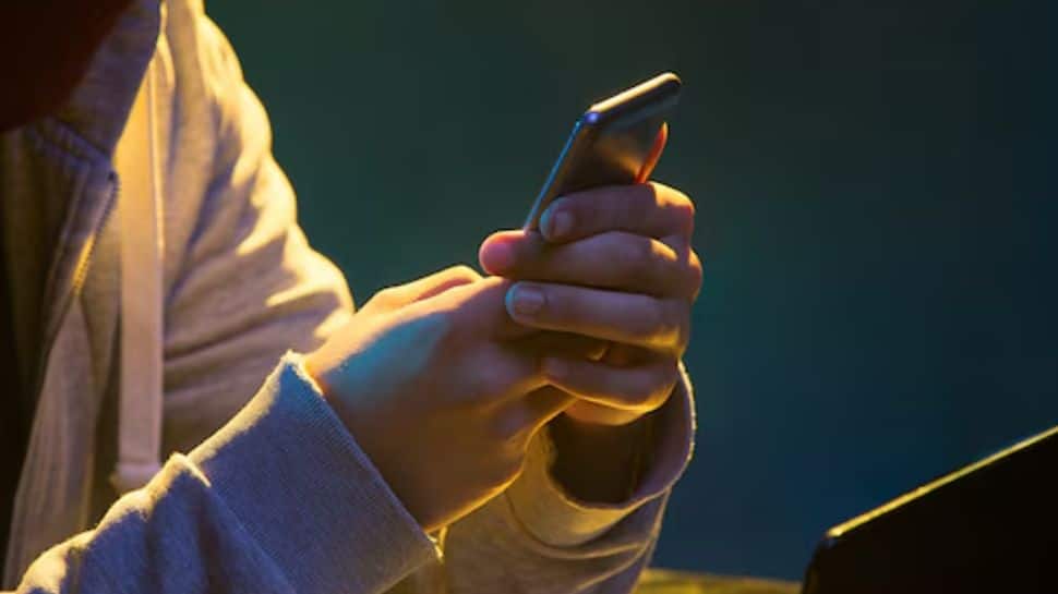 Attention! Your Phone Can Be Hacked Without Any Click, WhatsApp Alerts Users | Technology News